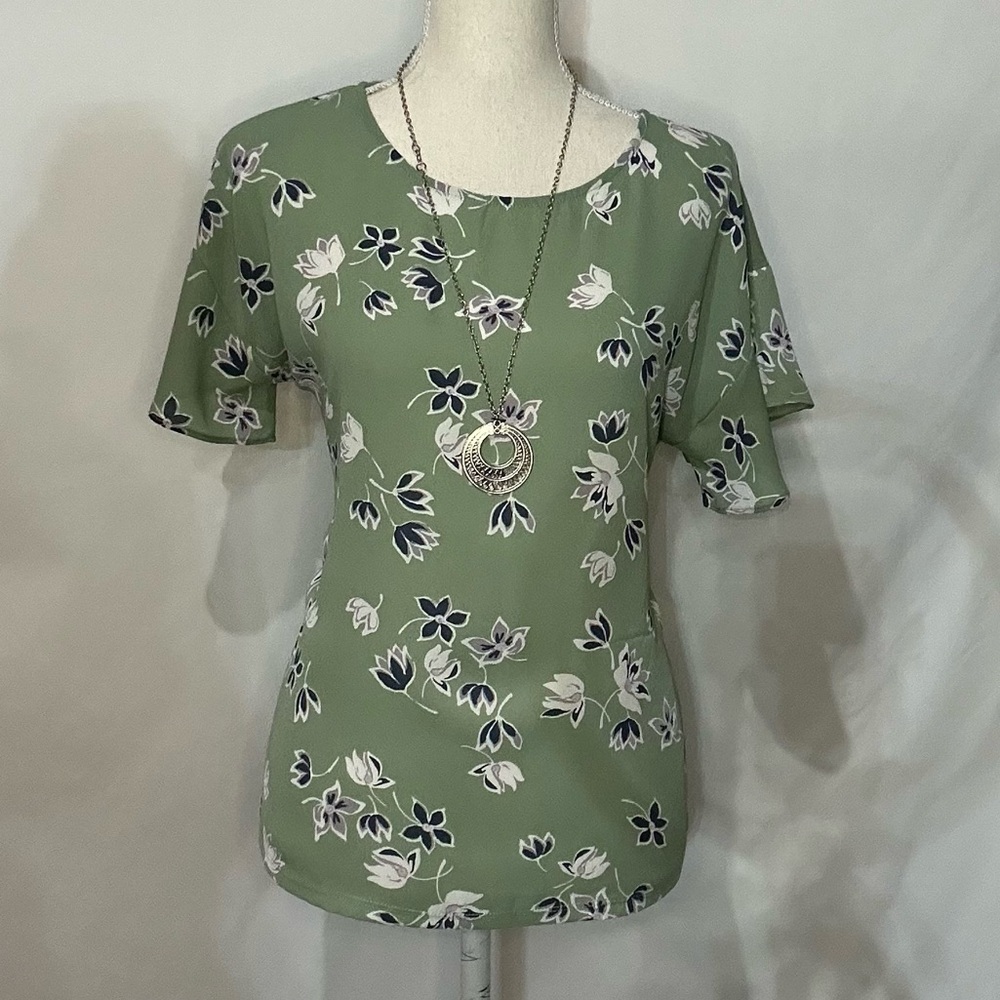 Blouses/flannels/button downs-2 for $15 or 3 for $20 (Mix & Match)